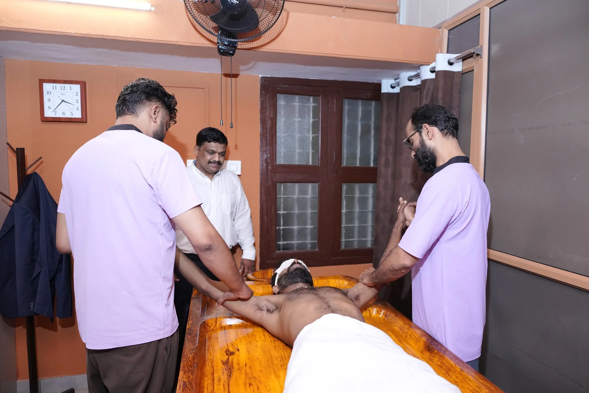 Supervised Panchakarma therapy session at Sanyu Ayurveda